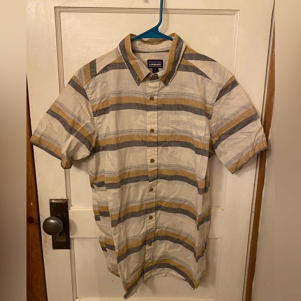 Men’s Patagonia Short Sleeve Button Up. Medium